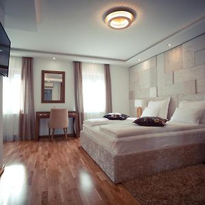 Großes Doppelzimmer